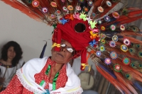 Sábado 14 de febrero del 2015. Tuxtla Gutiérrez. Ataviados de coloridos vestuario, los danzantes del carnaval zoque recorren las calles de la capital del estado de Chiapas, bailando y gritando vivas a las festividades de la localidad.
