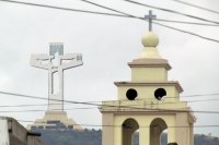 Jueves 23 de junio.  Esta semana la Cruz de Chiapas en el Cerro de Copoya presenta este aspecto.