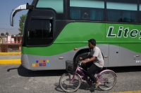 Miércoles 13 de enero del 2016. Tapachula. el primer grupo de cubanos procedentes de Costa Rica atraviesa la frontera sur de México por Ciudad Hidalgo-Tecum Uman donde tramitan el Documento Provisional por Razones Humanitarias que les permitirá continuar 