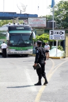 Miércoles 13 de enero del 2016. Tapachula. el primer grupo de cubanos procedentes de Costa Rica atraviesa la frontera sur de México por Ciudad Hidalgo-Tecum Uman donde tramitan el Documento Provisional por Razones Humanitarias que les permitirá continuar 