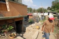 Martes 14 de abril del 2015. Tuxtla Gutiérrez. Habitantes de la colonia Cueva del Jaguar continúan viviendo en condiciones de riesgo entre casas que han sido afectadas por los derrumbes en años anteriores en el oriente sur de la capital del estado de Chia