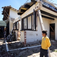 Jueves 7 de agosto del 2014. San Cristóbal de las Casas. El tornado F-0 (cero) del día de ayer presentó ráfagas de viento con más de 70 kilómetros por hora según autoridades de CONAGUA y se han contabilizado más de 400 viviendas afectadas, 40 árboles derr