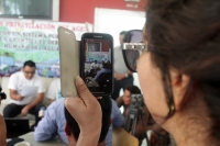 Lunes 9 de marzo del 2015. Tuxtla Gutiérrez. Chiapanecos por la Defensa del Agua durante la conferencia de prensa de este medio día.