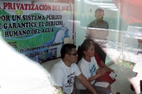 Lunes 9 de marzo del 2015. Tuxtla Gutiérrez. Chiapanecos por la Defensa del Agua durante la conferencia de prensa de este medio día.