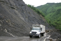 Domingo 17 de julio. Los constantes derrumbes en la carretera entre Chicoasen y Copainala ocasionan que el tráfico vehicular se vuelva peligroso y ponga en riesgo las comunicaciones en la zona de los Mezcalapas.