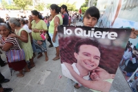Tuxtla Gutiérrez, Chiapas. Familias desalojadas este fin de semana de la colonia 3 de Mayo realizan un plantón en la entrada del edificio de la administración estatal. Tuxtla Gutiérrez, Chiapas. Familias desalojadas este fin de semana de la colonia 3 de Mayo realizan un plantón en la entrada del edificio de la administración estatal.