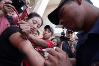 Miércoles 3 de diciembre del 2014. Tuxtla Gutiérrez. Los familiares de florentino Gómez Girón, preso en el Amate se desangran este medio dÃa para exigir la liberación inmediata del lÃder campesino de Ixtapa. Miércoles 3 de diciembre del 2014. Tuxtla Gutiérrez. Los familiares de florentino Gómez Girón, preso en el Amate se desangran este medio dÃa para exigir la liberación inmediata del lÃder campesino de Ixtapa.