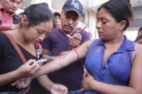 Miércoles 3 de diciembre del 2014. Tuxtla Gutiérrez. Los familiares de florentino Gómez Girón, preso en el Amate se desangran este medio día para exigir la liberación inmediata del líder campesino de Ixtapa.