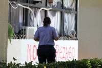 Miércoles 22 de abril del 2015. Tuxtla Gutiérrez. Estudiantes causan destrozos en las instalaciones de la Secretaria de Educación de Chiapas.
