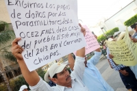 Lunes 13 de abril del 2015. Tuxtla Gutiérrez. Desplazados de La Casa del Pueblo de Venustiano Carranza exigen a la administración estatal el cumplimiento de las minutas donde serian reubicados e indemnizados así como la detención de los asesinos de los li