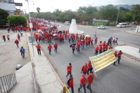 Viernes 1 de mayo del 2015. Tuxtla Gutiérrez. Los movimientos sindicalistas de Chiapas marchan esta mañana conmemorando el día del trabajo y suman las demandas de los diferentes gremios participantes.