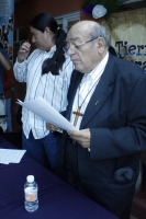Diego Cadenas y Don Samuel Ruiz durante la presentación del Balance Anual sobre la Situación de los Derechos Humanos en Chiapas en las instalaciones del Centro de DH  Fray Bartolomé de las Casas en la ciudad de San Cristóbal