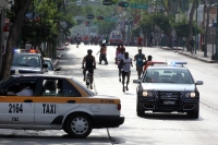 Domingo 29 de marzo del 2015. Tuxtla Gutiérrez. Los deportistas en la Avenida Central en este domingo de Gloria.
