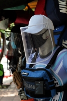 Domingo 17 de mayo del 2020. Tuxtla Gutiérrez. La moda de los cubre bocas en los aparadores de las pocas tiendas abiertas en la ciudad