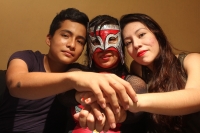 Sábado 9 de mayo del 2015. Tuxtla Gutiérrez. Día de las Madres. Elektra es la luchadora profesional chiapaneca quien hereda a sus hijos esfuerzo y disciplina como un ejercicio constante de vida. La joven deportista transforma sus días con la incógnita de 