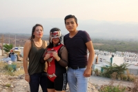 Sábado 9 de mayo del 2015. Tuxtla Gutiérrez. Día de las Madres. Elektra es la luchadora profesional chiapaneca quien hereda a sus hijos esfuerzo y disciplina como un ejercicio constante de vida. La joven deportista transforma sus días con la incógnita de 