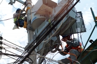 Jueves 22 de julio del 2020. Tuxtla Gutiérrez. Después de la lluvia del día miércoles, los técnicos de CFE continúan trabajando para lograr recuperar el servicio eléctrico en el norte oriente de la ciudad