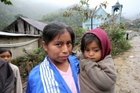 Domingo 6 de enero del 2013. Chilón, Chiapas. La extrema pobreza y las inclemencias del clima continúan enfermando a las familias de la Sierra después de que fallecieran varios menores durante las semanas pasadas.
