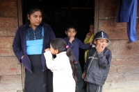 Domingo 6 de enero del 2013. Chilón, Chiapas. La extrema pobreza y las inclemencias del clima continúan enfermando a las familias de la Sierra después de que fallecieran varios menores durante las semanas pasadas.