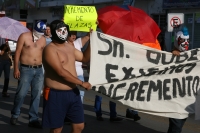 Martes 27 de agosto del 2013. Tuxtla Gutiérrez. Maestros egresados de las escuelas chiapanecas marchan por la avenida central para exigir a las autoridades estatales al creación de plazas para los nuevos docentes.