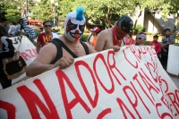 Martes 27 de agosto del 2013. Tuxtla Gutiérrez. Maestros egresados de las escuelas chiapanecas marchan por la avenida central para exigir a las autoridades estatales al creación de plazas para los nuevos docentes.