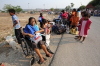 Jueves 23 de mayo del 2013. Ocosocuaulta del Espinoza. Los desplazados de Carranza abandonan la ENPC-CHIS. Familias desplazadas de la comunidad de Venustiano Carranza intentan abandonar las instalaciones de La Escuela Nacional de Protección Civil, Campus 