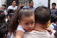 Martes 23 de agosto del 2016. Tuxtla Gutiérrez. Padres de familia y directivos de la Escuela Secundaria del Estado Número Uno preparan propuestas para impartir clases mientras continúan las protestas del Movimiento Magisterial en Chiapas.