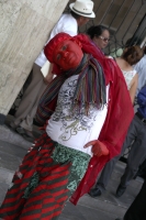 Miércoles 16 de marzo del 2016. Tuxtla Gutiérrez. El color del estigma. Después de asistir al altar de Catedral  él recoge monedas y risas, afirmando ser homosexual y ocultar el VIH con pintura sin temor y orgullo.
