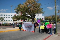 20210312. Tuxtla G. Protesta para exigir vacunas Covid en el Hospital Pediátrico