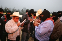 EZLN. A pesar de la ausencia de comunicados y mensajes epistolares del EZLN, la cancelación de los festejos del levantamiento armado del 94 en las comunidades zapatistas y de los rumores mediáticos sobre la muerte del líder o la participación de algunas f