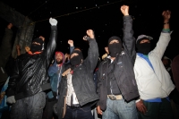 1 de enero del 2015. San Andrés Larrainzar. La delegación de padres de familia y compañeros de los normalistas de Ayotzinapa durante las celebraciones del aniversario zapatista en el Caracol II de Oventik