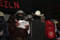 1 de enero del 2015. San Andrés Larrainzar. La delegación de padres de familia y compañeros de los normalistas de Ayotzinapa durante las celebraciones del aniversario zapatista en el Caracol II de Oventik