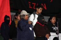 1 de enero del 2015. San Andrés Larrainzar. La delegación de padres de familia y compañeros de los normalistas de Ayotzinapa durante las celebraciones del aniversario zapatista en el Caracol II de Oventik