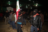 1 de enero del 2015. San Andrés Larrainzar. La delegación de padres de familia y compañeros de los normalistas de Ayotzinapa durante las celebraciones del aniversario zapatista en el Caracol II de Oventik