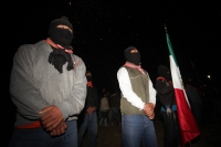 1 de enero del 2015. San Andrés Larrainzar. La delegación de padres de familia y compañeros de los normalistas de Ayotzinapa durante las celebraciones del aniversario zapatista en el Caracol II de Oventik