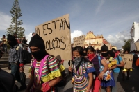 Miércoles 8 de octubre del 2014. San Cristóbal de las Casas. El contingente de Bases de Apoyo del EZLN (BAEZ) marchan en silencio esta tarde para manifestar el apoyo de las comunidades indígenas a los normalistas desaparecidos en Ayotzinapa.