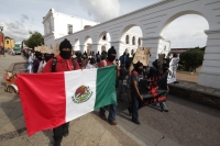 Miércoles 8 de octubre del 2014. San Cristóbal de las Casas. El contingente de Bases de Apoyo del EZLN (BAEZ) marchan en silencio esta tarde para manifestar el apoyo de las comunidades indígenas a los normalistas desaparecidos en Ayotzinapa.