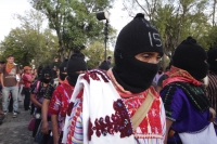 Miércoles 8 de octubre del 2014. San Cristóbal de las Casas. El contingente de Bases de Apoyo del EZLN (BAEZ) marchan en silencio esta tarde para manifestar el apoyo de las comunidades indígenas a los normalistas desaparecidos en Ayotzinapa.