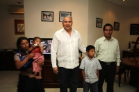 Domingo 28 de julio del 2013. Tuxtla Gutiérrez. El Niño tsotsil Feliciano Díaz, quien fuera maltratado por un funcionario del ayuntamiento de Villahermosa, de regreso a El Romerillo, San Juan Chamula.