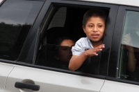 Domingo 28 de julio del 2013. Tuxtla Gutiérrez. El Niño tsotsil Feliciano Díaz, quien fuera maltratado por un funcionario del ayuntamiento de Villahermosa, de regreso a El Romerillo, San Juan Chamula.