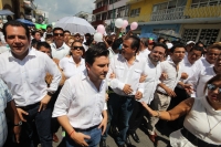 Viernes 24 de julio del 2015. Tuxtla Gutiérrez. Fernando Castellanos Calymayor, aspirante al ayuntamiento de la capital del estado de Chiapas por los partidos, PRi-PVEM-Unidos Por Chiapas-Nueva Alianza durante su manifestación en la Avenida Central declar