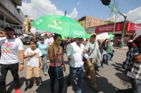 Viernes 24 de julio del 2015. Tuxtla Gutiérrez. Fernando Castellanos Calymayor, aspirante al ayuntamiento de la capital del estado de Chiapas por los partidos, PRi-PVEM-Unidos Por Chiapas-Nueva Alianza durante su manifestación en la Avenida Central declar