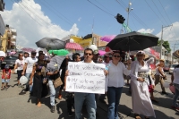 Viernes 24 de julio del 2015. Tuxtla Gutiérrez. Fernando Castellanos Calymayor, aspirante al ayuntamiento de la capital del estado de Chiapas por los partidos, PRi-PVEM-Unidos Por Chiapas-Nueva Alianza durante su manifestación en la Avenida Central declar