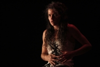 Miércoles 26 de agosto del 2015. Tuxtla Gutiérrez. El grupo de teatro español ENSALLE S.L.L. presenta la obra “Las calles corrían por las calles” dentro del VI Festival Internacional de Teatro Independiente: Otra Latitud que se lleva a cabo en la Universi