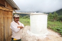 Jueves 22 de septiembre. Fabrican captadores de agua en comunidad tsotsil.