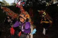 Lunes 21 de diciembre del 2015. Chiapa de Corzo. Los cientos de Floreros llegan esta madrugada a las cercanías de la comunidad de la ribera del Grijalva sucios y cansados después de permanecer durante 8 días en las montañas de Los altos de Chiapas donde r