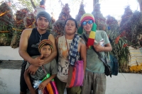 Miércoles 21 de diciembre del 2016. Chiapa de Corzo. La Topada de la Flor. Los jóvenes floreros llegan a Chiapa de Corzo después de caminar por cientos de kilómetros hacia las comunidades de Los Altos de Chiapas y de recolectar manojos o amarres del tubér