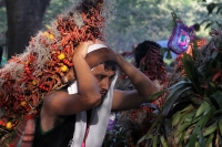 Miércoles 21 de diciembre del 2016. Chiapa de Corzo. La Topada de la Flor. Los jóvenes floreros llegan a Chiapa de Corzo después de caminar por cientos de kilómetros hacia las comunidades de Los Altos de Chiapas y de recolectar manojos o amarres del tubér