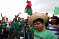 Lunes 23 de junio del 2014. Tuxtla Guti�rrez. Los chiapanecos festejan el triunfo de la selecci�n mexicana sobre Croacia en la glorieta de la Diana la Cazadora con el cl�sico grito de Eeeeeee�