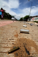 Miércoles 19 de junio del 2013. Venustiano Carranza. Habitantes de Carranza desmienten las declaraciones de la PGJ-Chis y muestran los casquillos de balas y gases lacrimógenos utilizados en las incursiones policiacas de los últimos días.